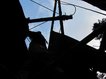 Gesprächsrunde hinterm LKW